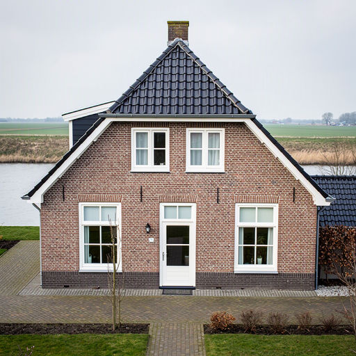 Vrijstaande woning in Wijchen met nieuwe witte kunststof kozijnen en rivierlandschap op achtergrond